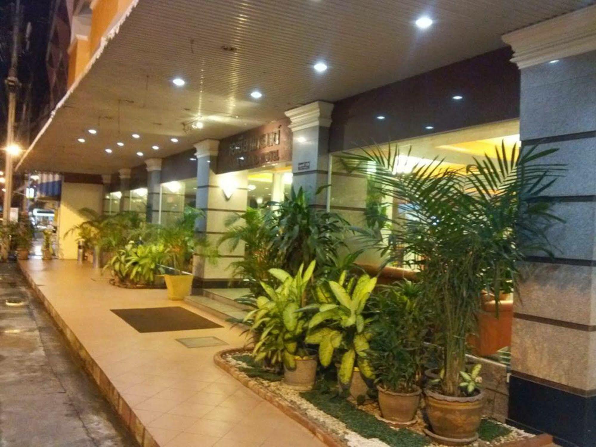 Asia Grand Hotel Hat Yai Bagian luar foto